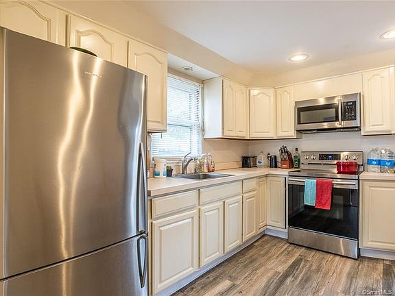 5th image of 37 Sunnyside Dr