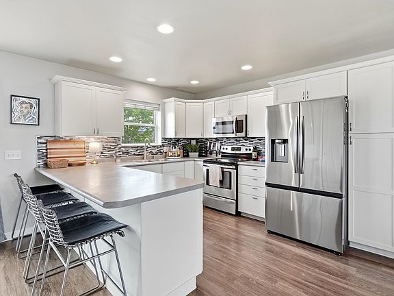 5th image of 3842 Ward Ave