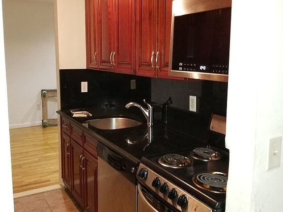 4th image of 449 W 44th St APT E