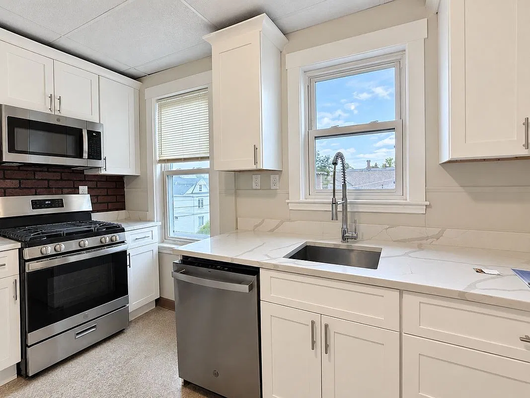 4 bed, 1.0 bath, 1336 sqft, $3,500 — Photo 4