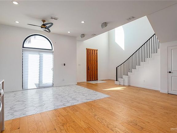 5th image of 915 Santa Lucia Dr
