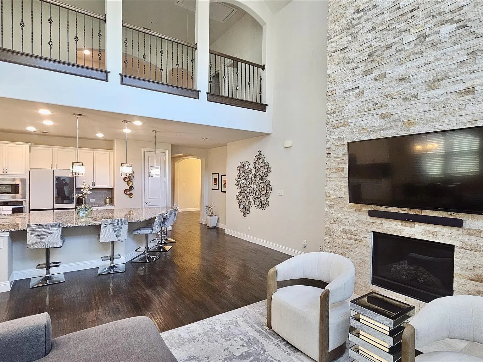 4 bed, 3707 sqft, $4,300 — Photo 4