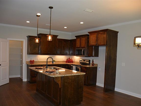5th image of 662 Valley Stream Dr