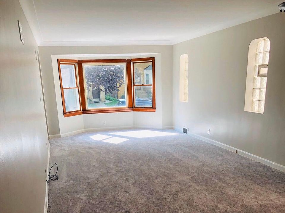 1st image of 4947 N Menard Ave #1