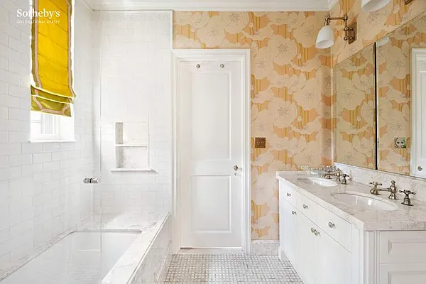 Sold by Sotheby's International Realty | media 7