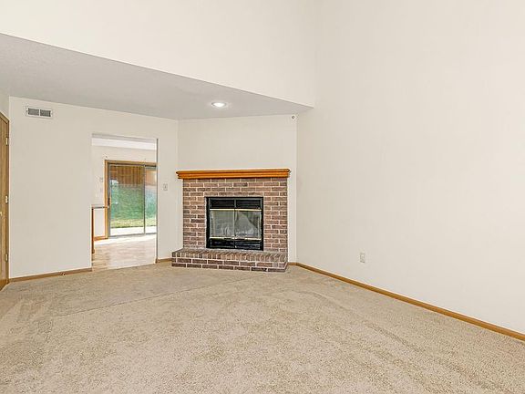 4th image of 3700-3702 SW Jackson St