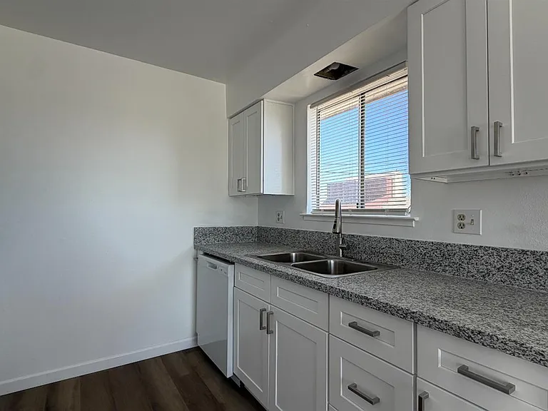 2514 E Andrews Ave — Photo 9