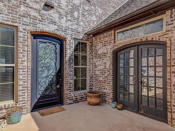 5th image of 3189 Castle Creek Dr