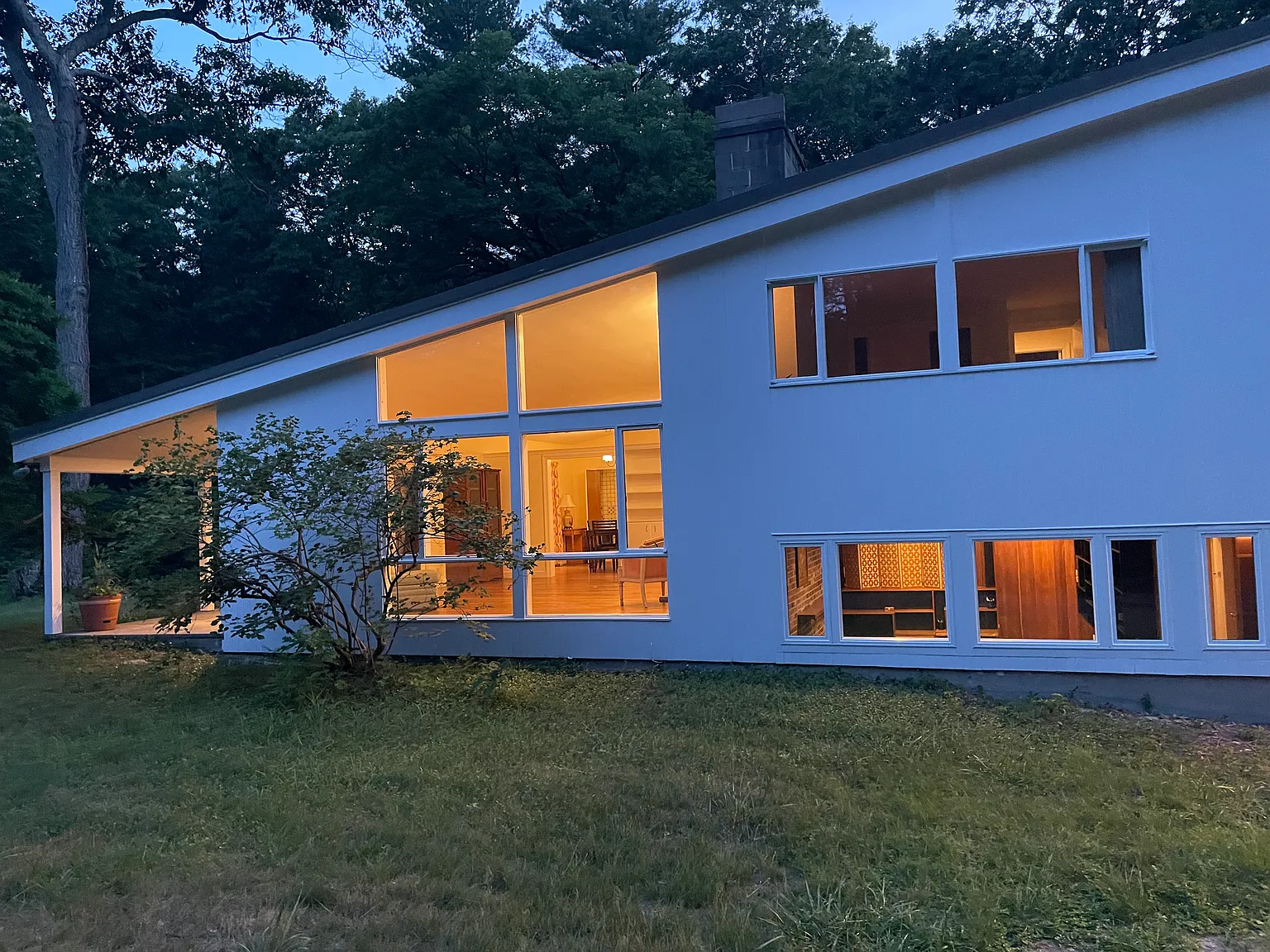 5 bed, 3283 sqft, $5,950 — Photo 1