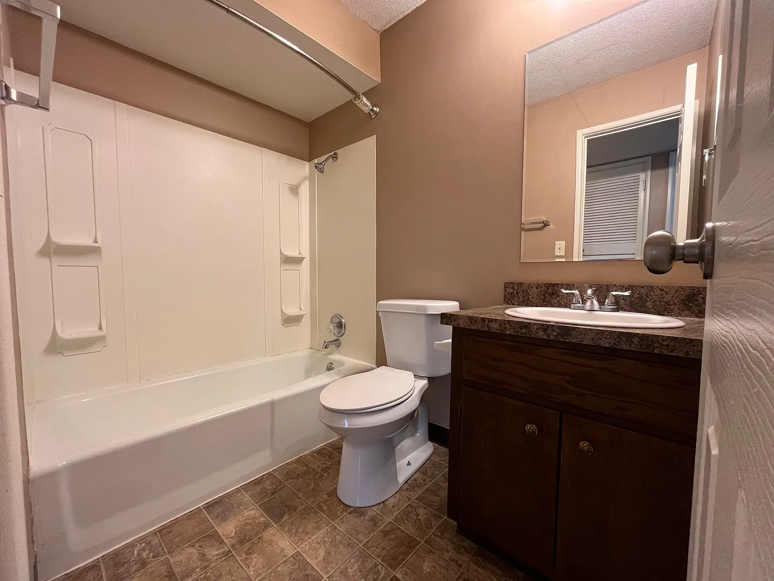 2 bed, 996 sqft, $1,150 — Photo 4