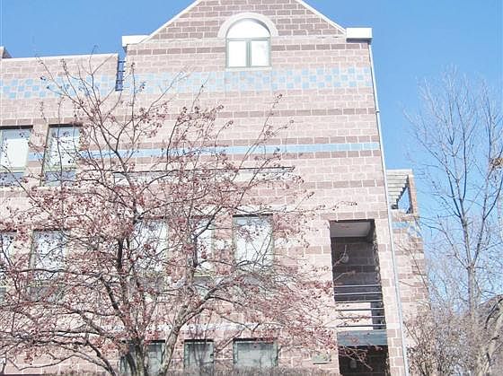 2nd image of 918 E 54th St