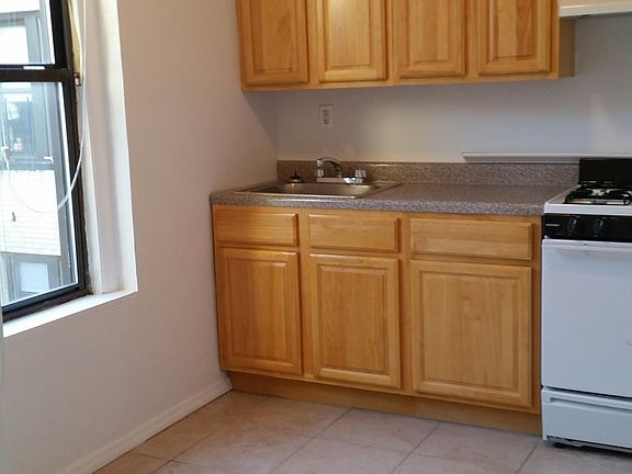 2nd image of 39 E 17th St APT 4H
