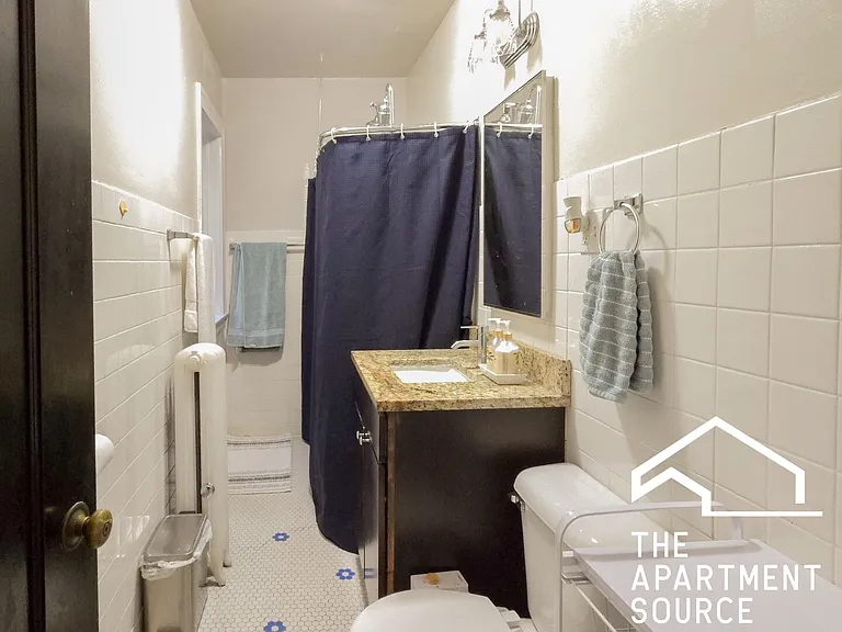 1827 W Winona St #2 — Photo 5