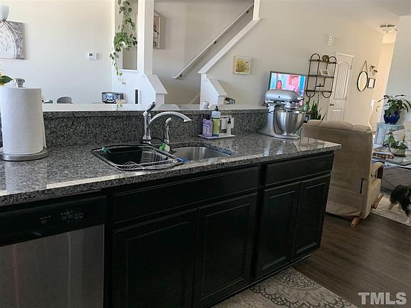 5th image of 41 S Grey Abbey Dr