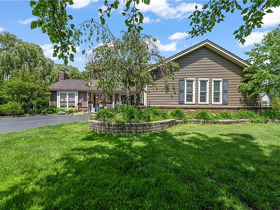 2nd image of 1296 Lakeville Ln