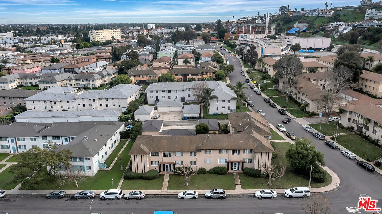 2 bed, 1.0 bath, $2,400 — Photo 3