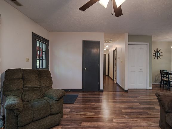 4th image of 62 Spruce Cir