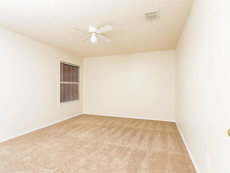 1305 Auburn Dr — Photo 4