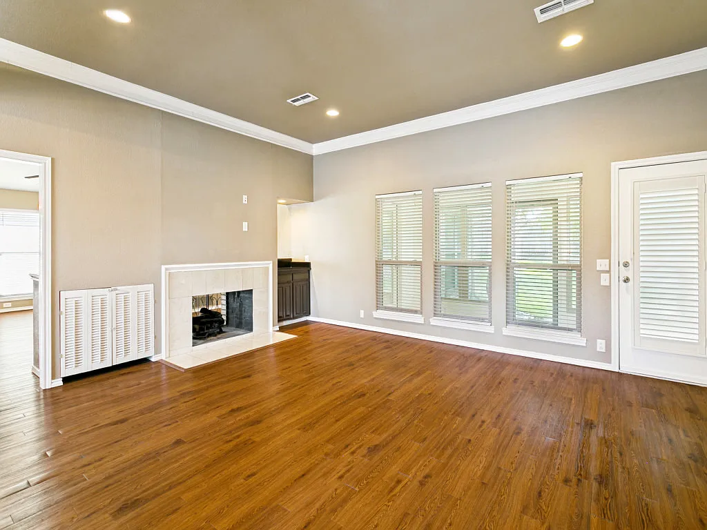 3 bed, 1950 sqft, $2,600 — Photo 3