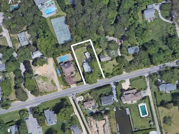 61 Middle Pond Rd, Southampton, NY 11968
