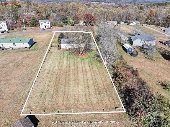 3rd image of 203 Grassy Meadow Ln