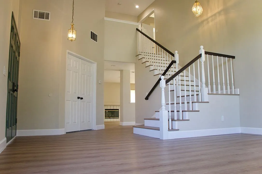 4 bed, 2360 sqft, $4,850 — Photo 3