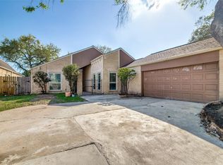 7819 Bankside Dr, Houston, TX 77071
