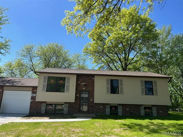 34241 Bluegill Dr, Brighton, IL 62012