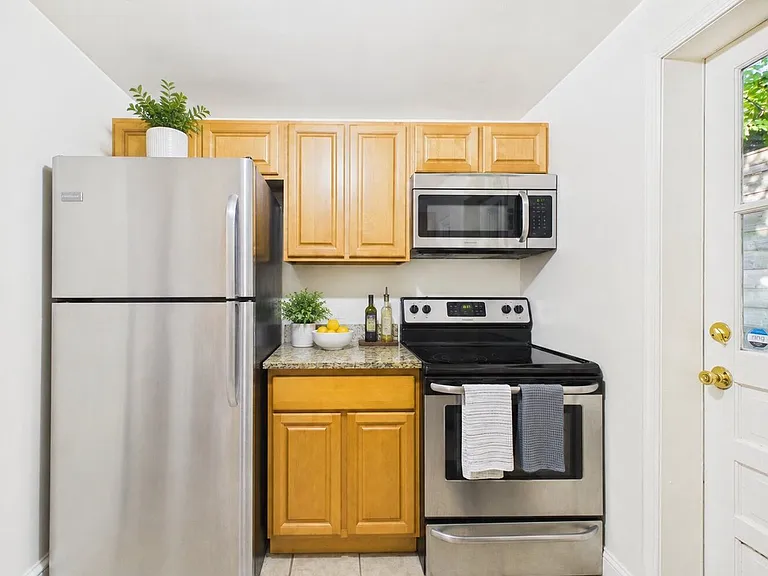 2429 Olive St — Photo 22