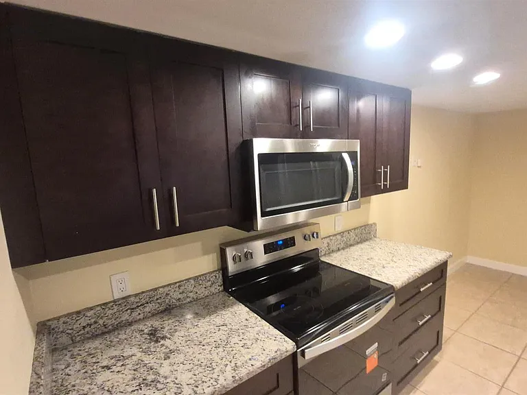 820 Lavers Cir #G409 — Photo 11