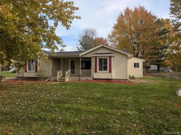 805 Oak St, Lennon, MI 48449