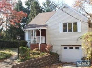36 Crescent St, Closter, NJ 07624