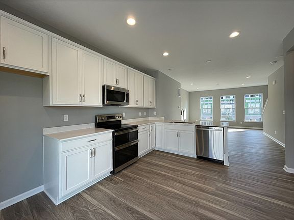 5th image of 3126 W New York St