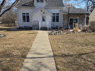 511 S Douglas Ave, Parkers Prairie, MN 56361