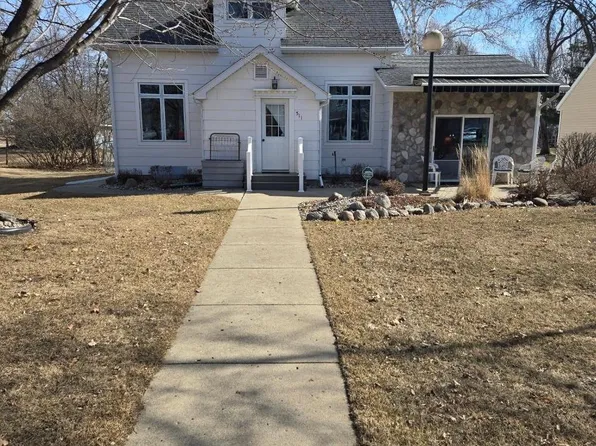 511 S Douglas Ave, Parkers Prairie, MN 56361
