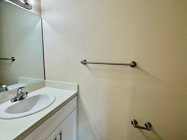 677 Illinois Ave #1 — Photo 8