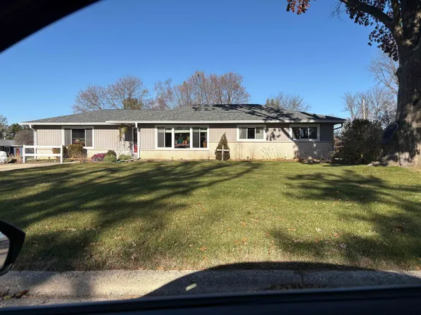 751 Oak Dr, Jefferson, WI 53549