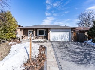 895 Exeter St, Oshawa, ON L1G 6R9