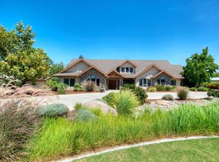 5322 N Leonard Ave, Clovis, CA 93619