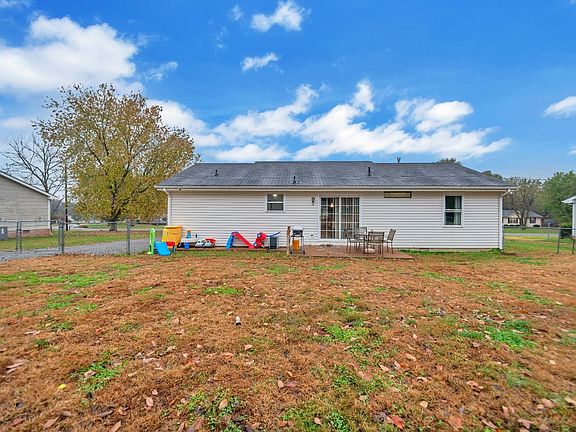 2nd image of 1553 Winding Way Cir