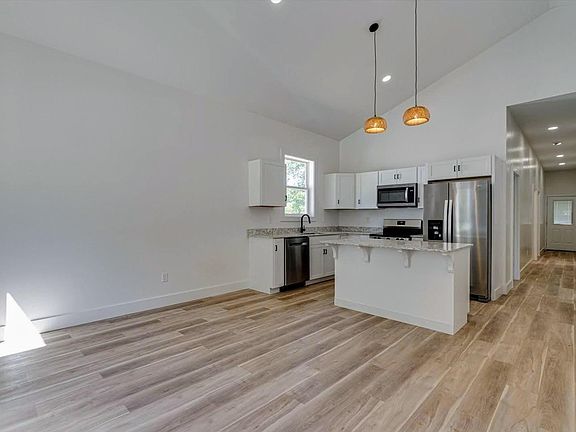 3rd image of 3921 Blanchard St