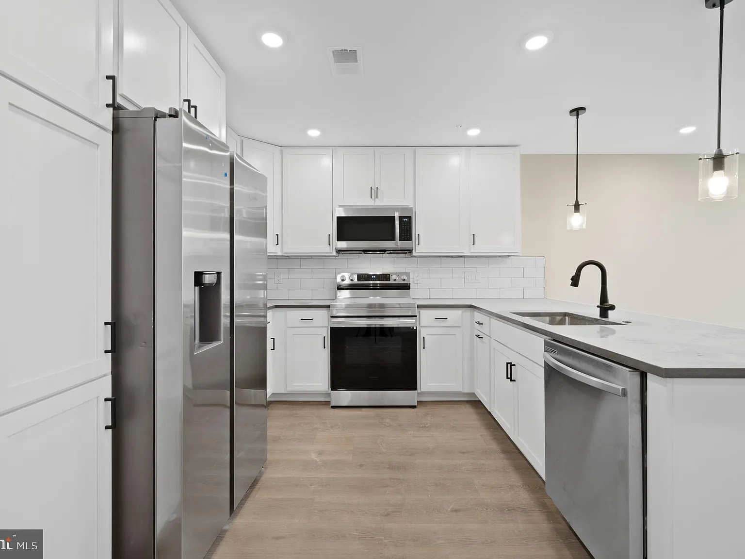 1 bed, $1,325 — Photo 3