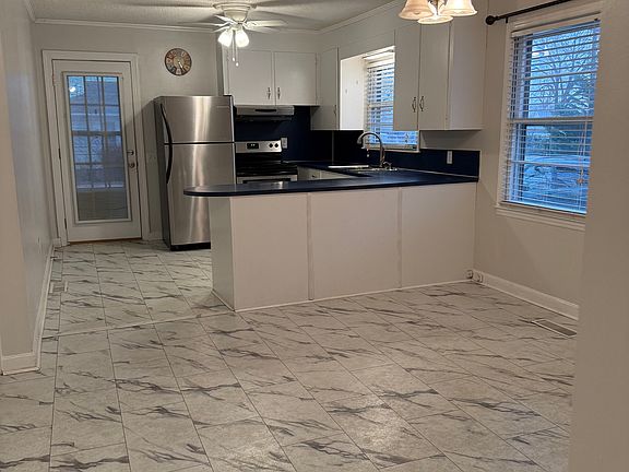 5th image of 102 Banks Ave