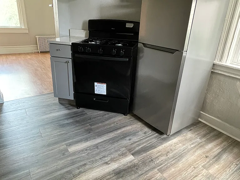749 Hazelwood Ave #1 — Photo 3