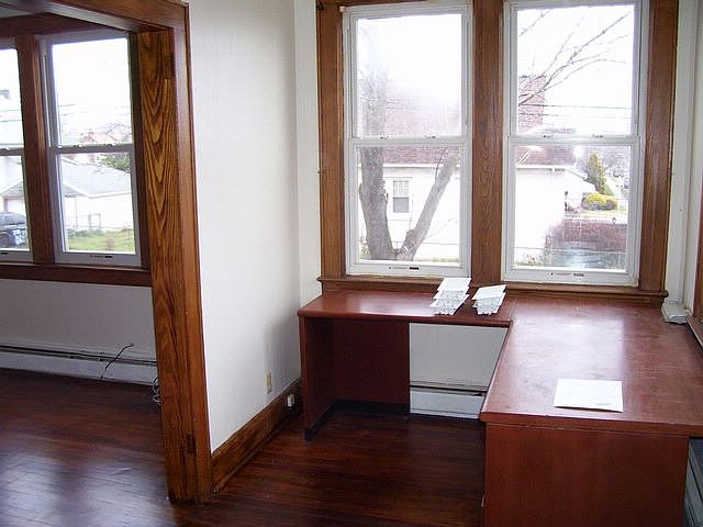 2nd image of 400 W Elm St