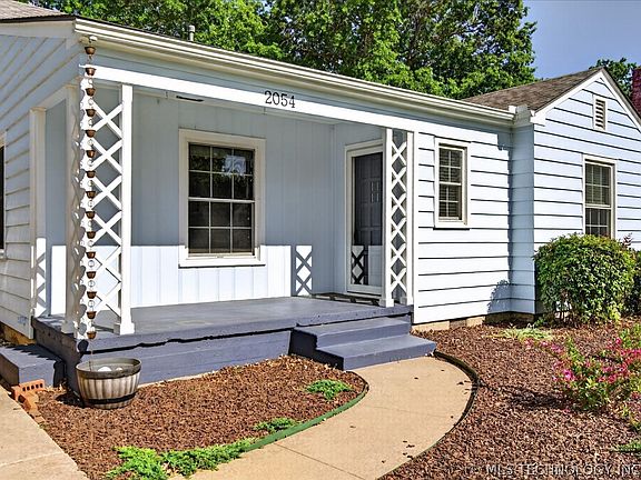 2nd image of 2054 SE Dewey Ave