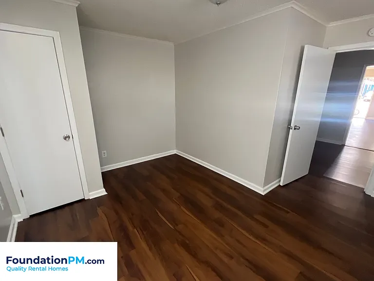 2292 Redwood Ave — Photo 12