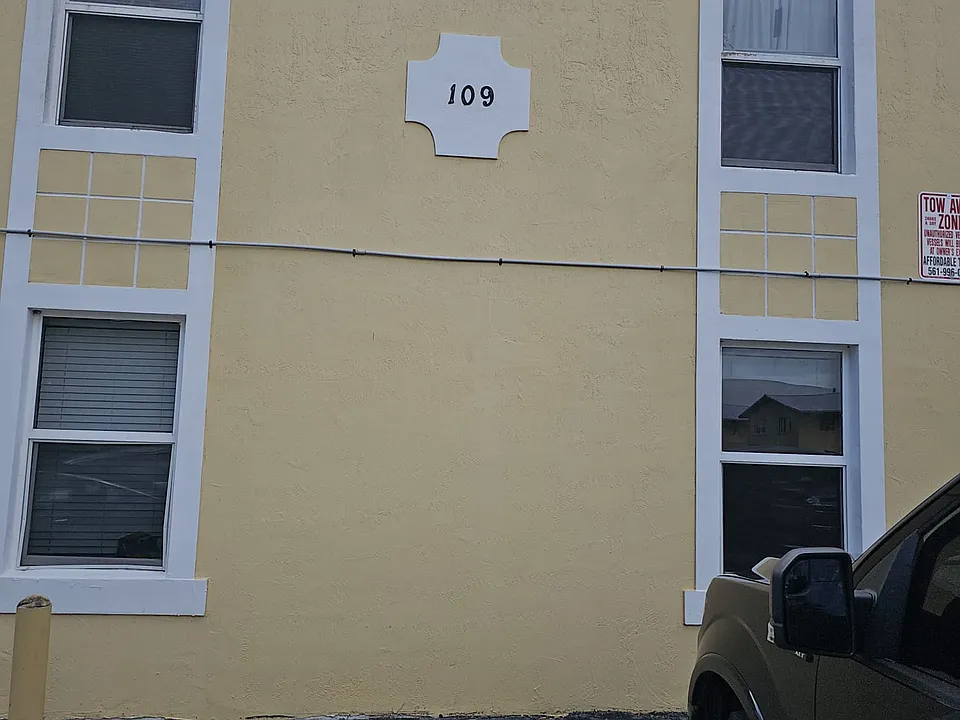 109 NW 8th St #9