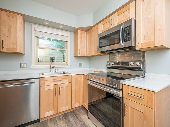 4th image of 308 Hillside Ave