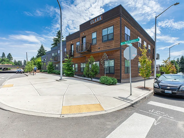 Clark Apartments — Photo 38